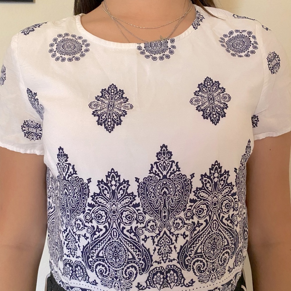 "Papaya White Crop Top with Blue Pattern"